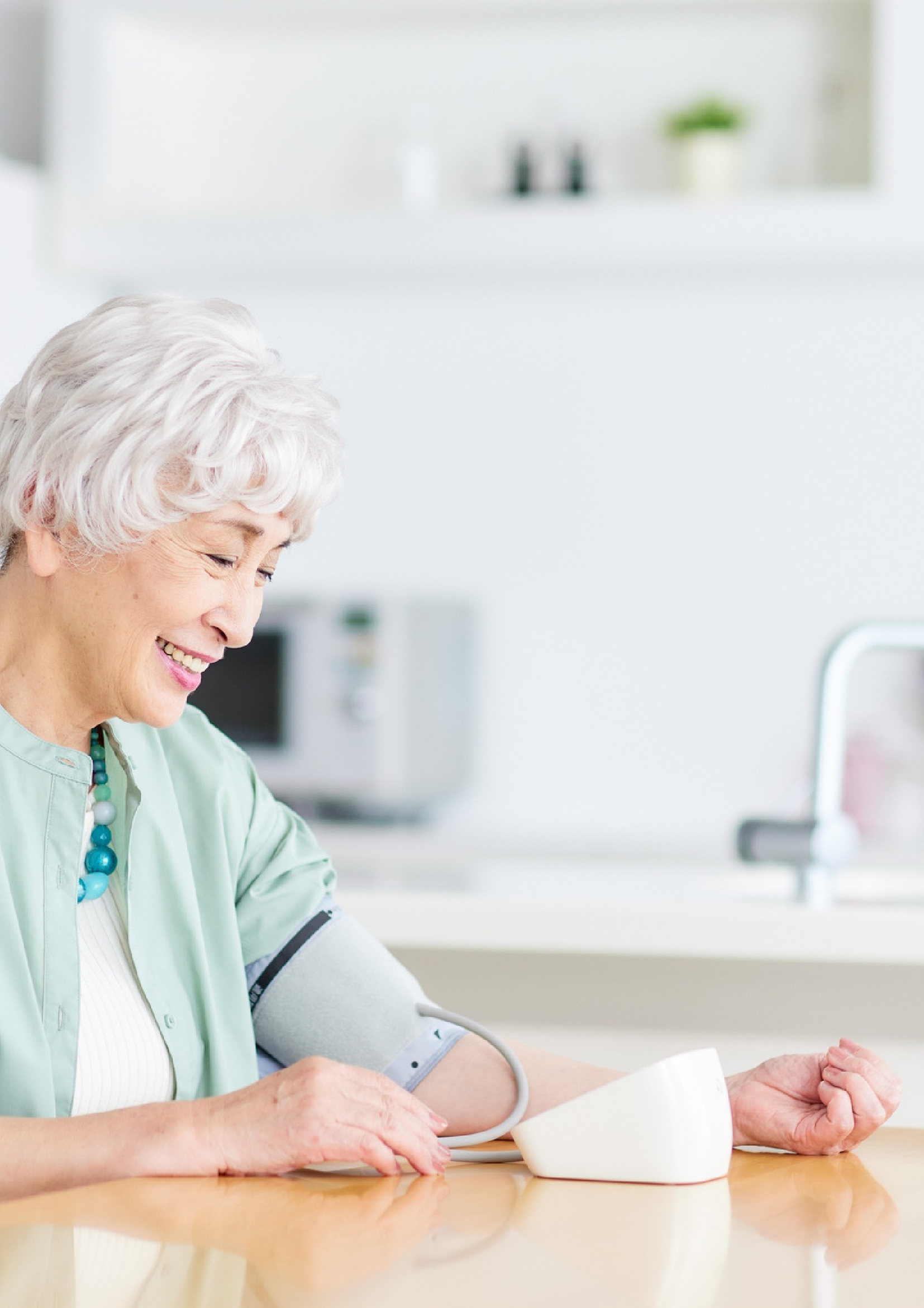 Médecin avec patient souriant